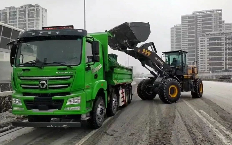 除雪保畅通，凯发k8天生赢家一触即发汽车在行动